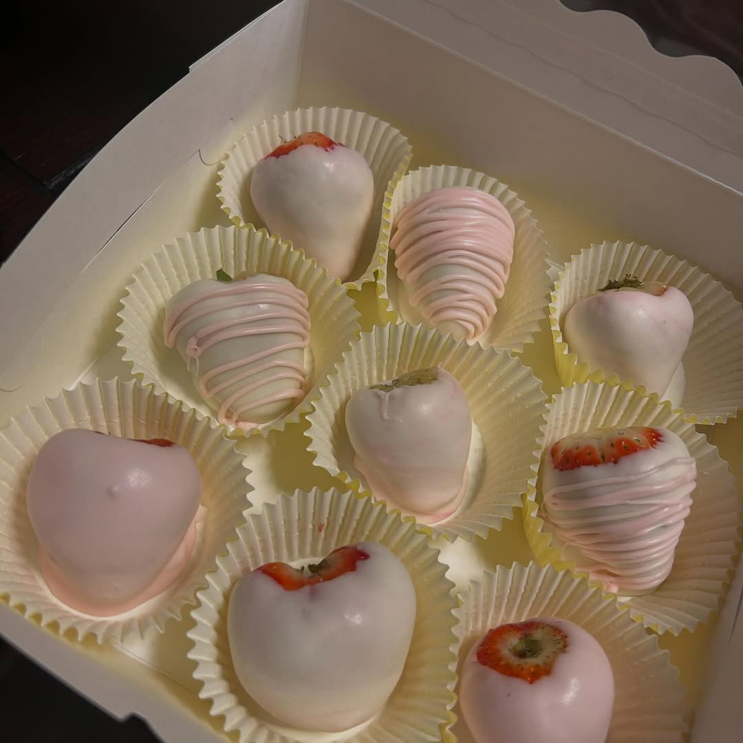 White and pink chocolate-covered strawberries